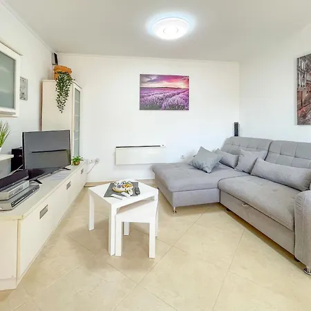 Dani By Interhome * פולה