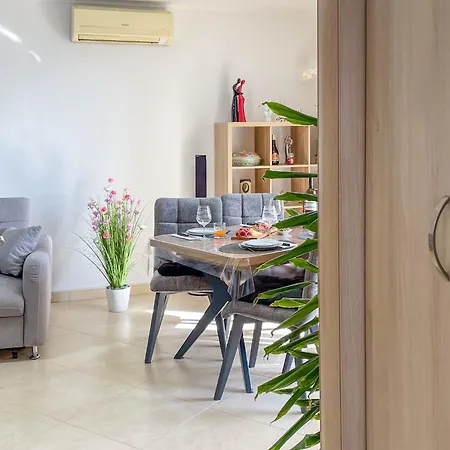 דירה Dani By Interhome פולה