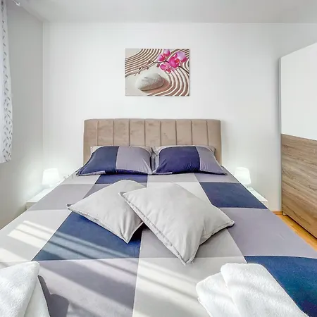 Apartmán Dani By Interhome Pula