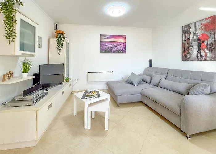 Dani By Interhome * פולה